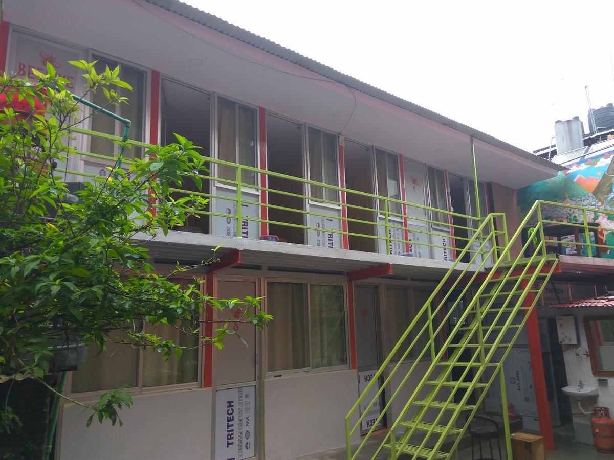 Beehive Hostel Катманду Экстерьер фото