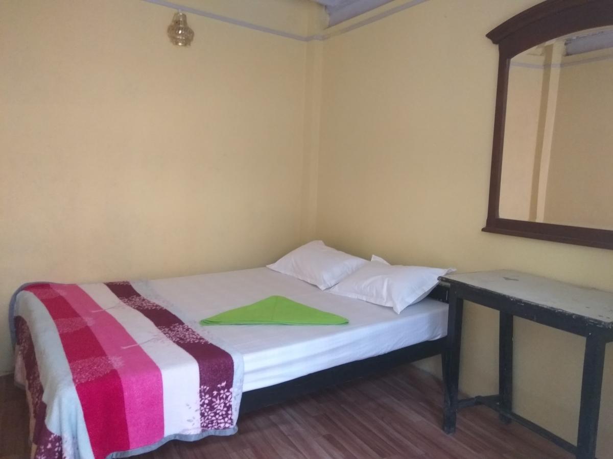 Beehive Hostel Катманду Экстерьер фото