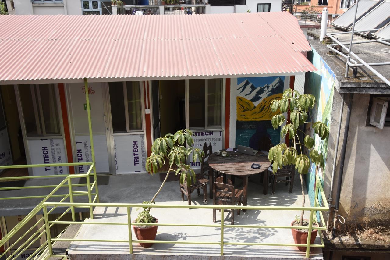 Beehive Hostel Катманду Экстерьер фото