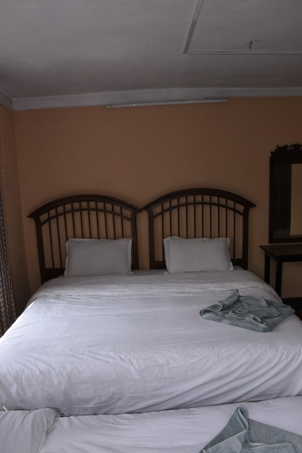 Beehive Hostel Катманду Экстерьер фото