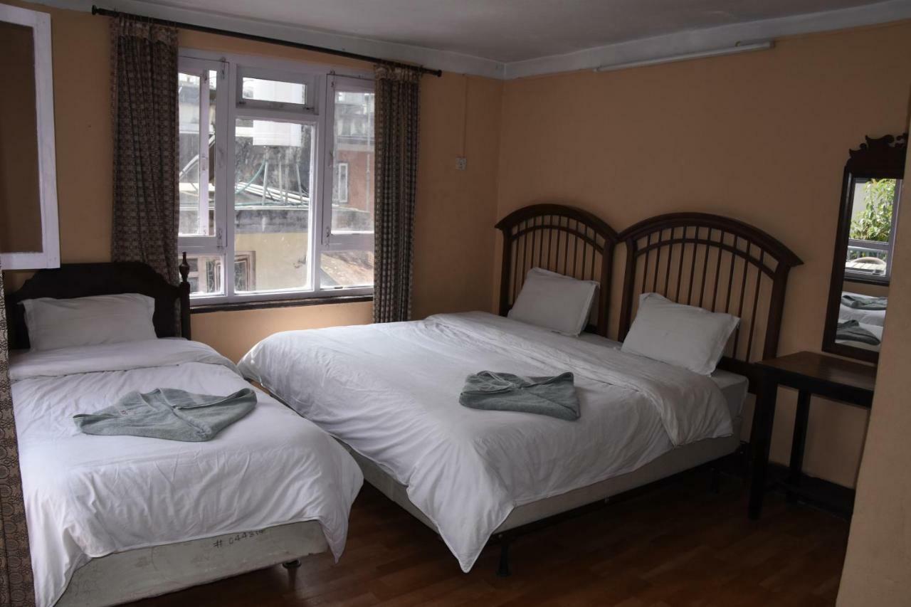 Beehive Hostel Катманду Экстерьер фото