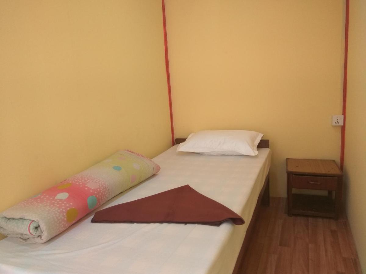 Beehive Hostel Катманду Экстерьер фото