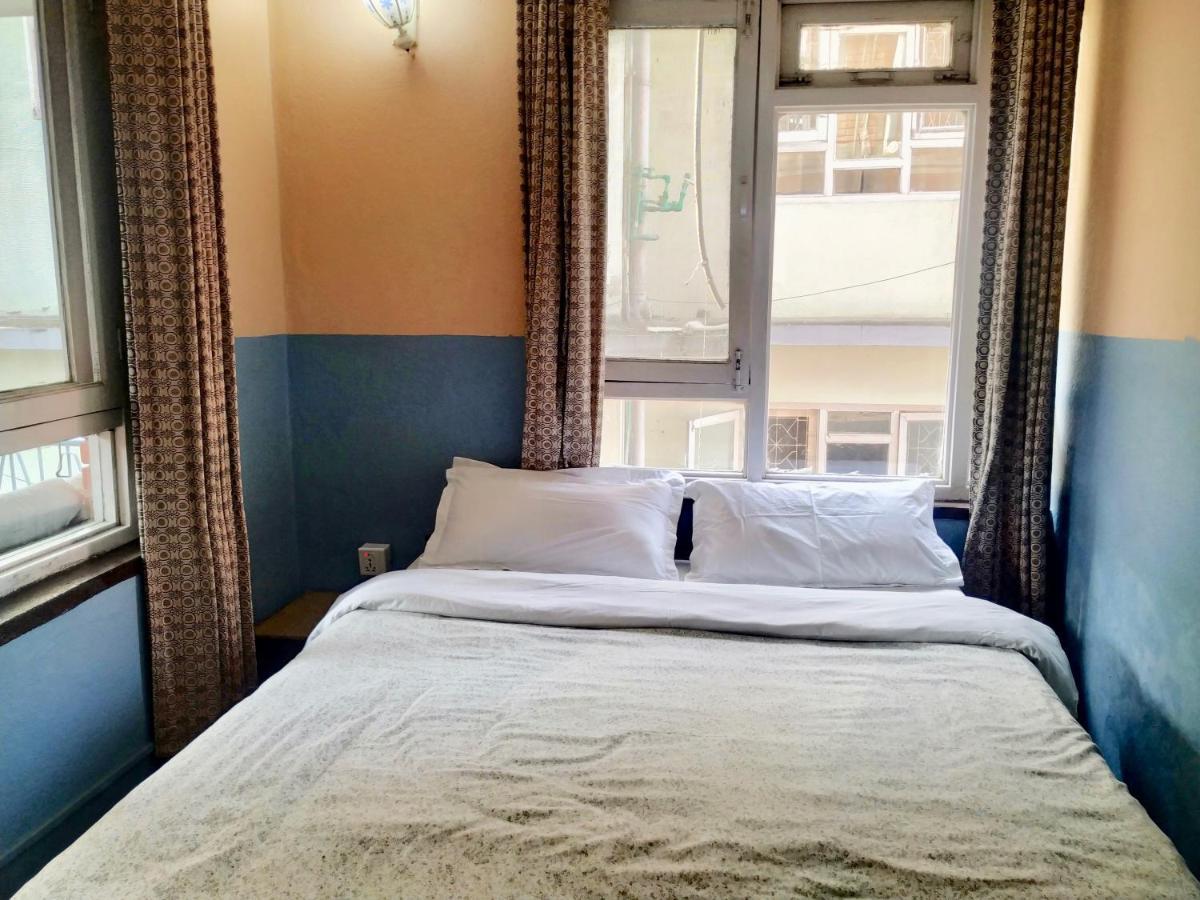 Beehive Hostel Катманду Экстерьер фото